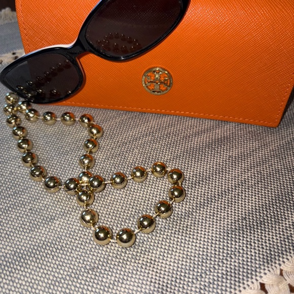 Tory Burch sunglass case: BONUS: Kate Spade sunglasses! - Picture 2 of 5